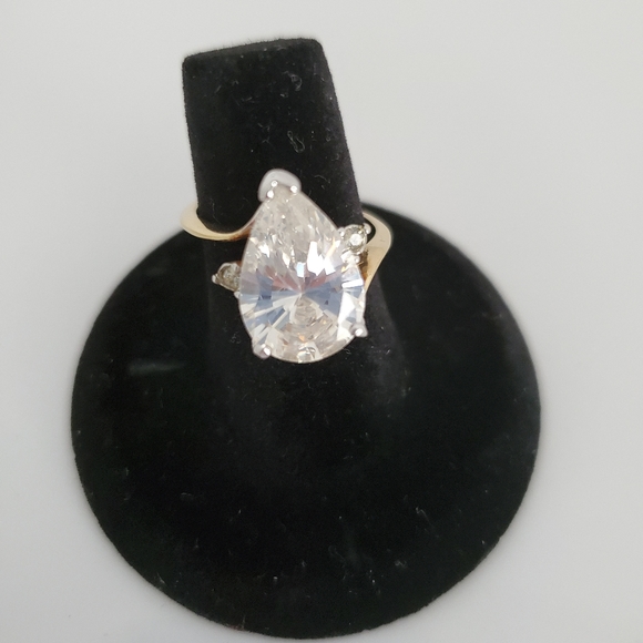 Pear Shaped Synthetic Diamond Engagement Ring sz 9 - Picture 11 of 11